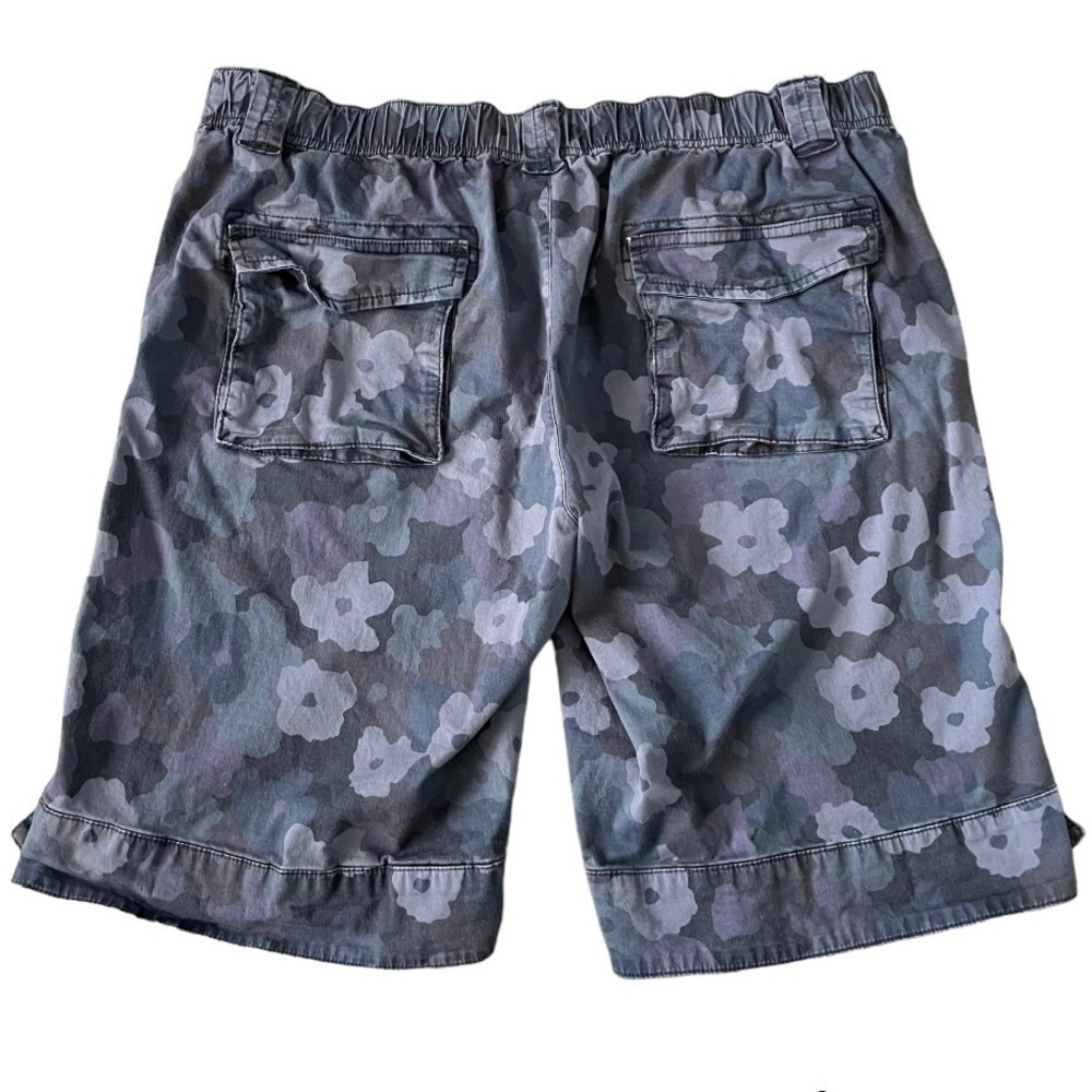 Lucy floral camo shorts sz large - Picture 3 of 10